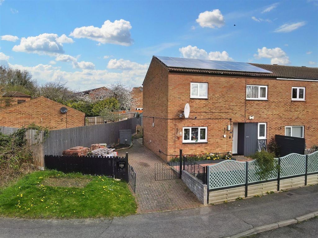 3 bed semidetached house for sale in Shipton Hill, Bradville, Milton