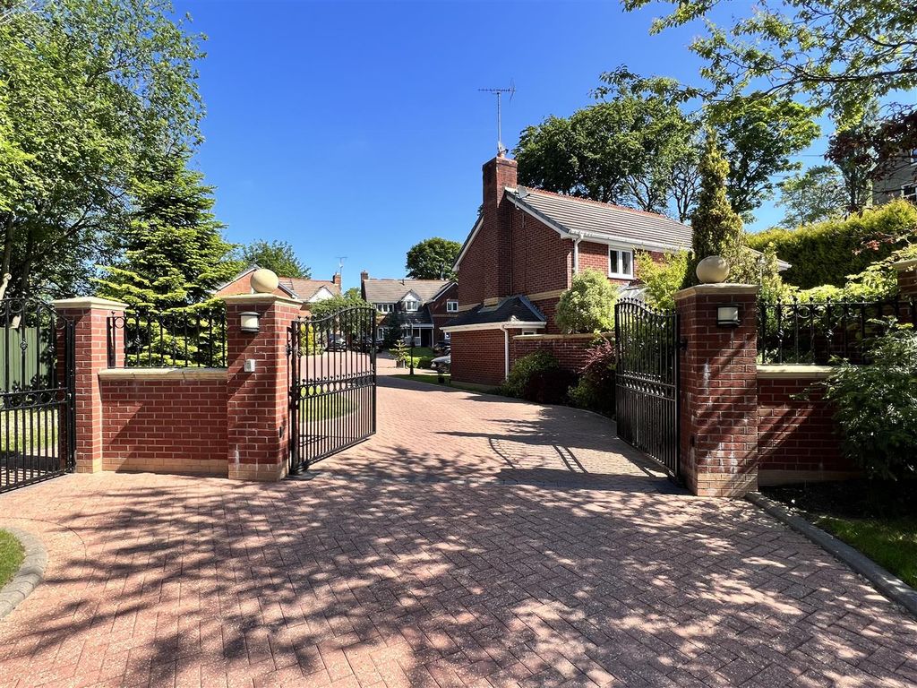 4 bed detached house for sale in Acresbrook, Stalybridge SK15 Zoopla