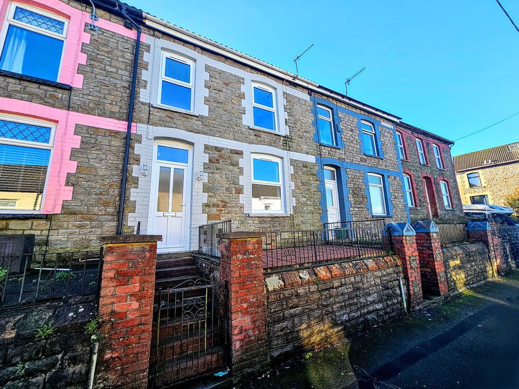 4 bed terraced house to rent in Glynfach Road, Porth CF39, £950 pcm