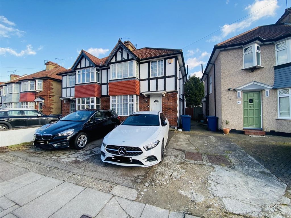 4 bed semidetached house for sale in Farm Road, Edgware, Greater