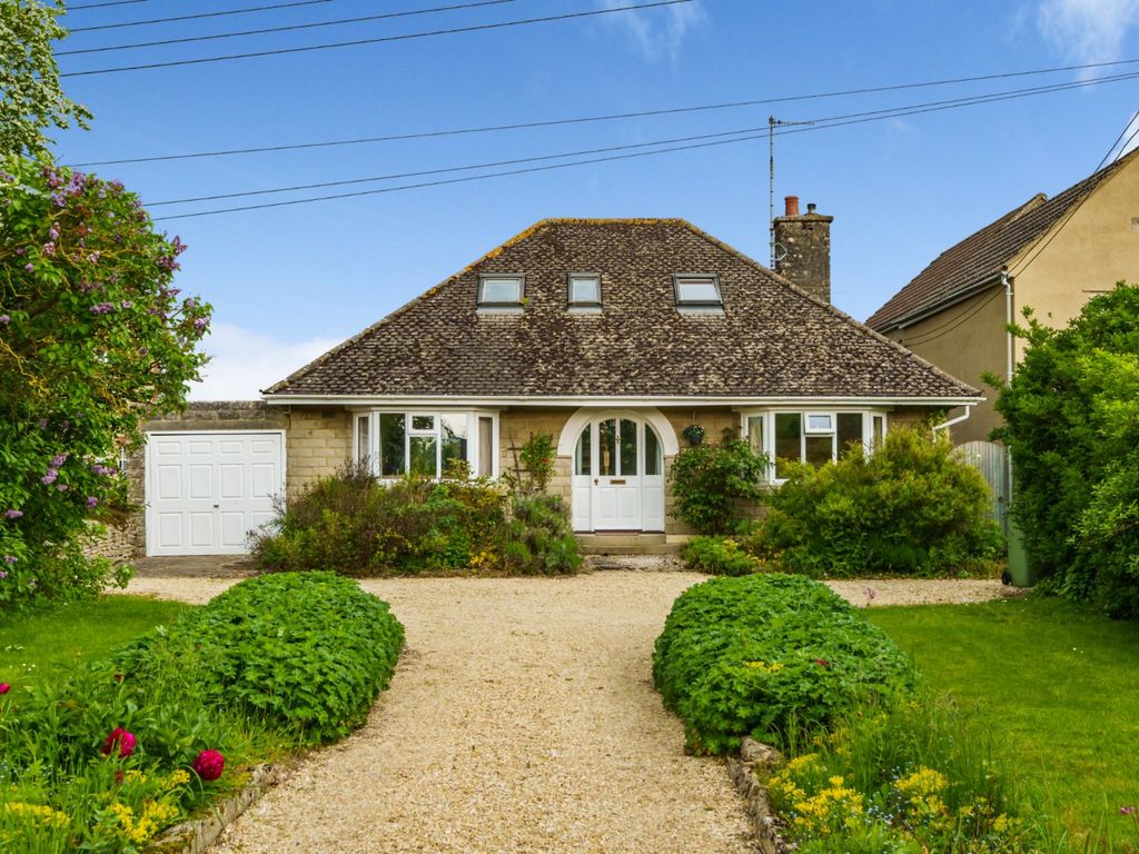 4 bed bungalow for sale in West End Gardens, Fairford GL7 Zoopla