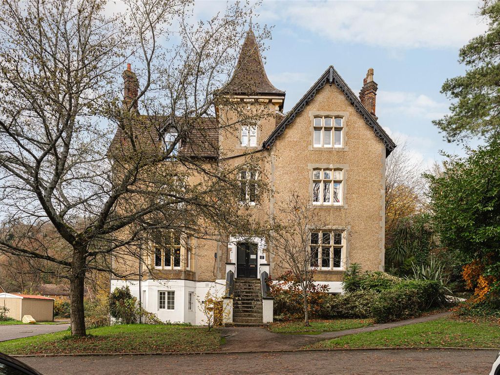 1 bed flat for sale in Raglan Road, Reigate RH2, £425,000 Zoopla