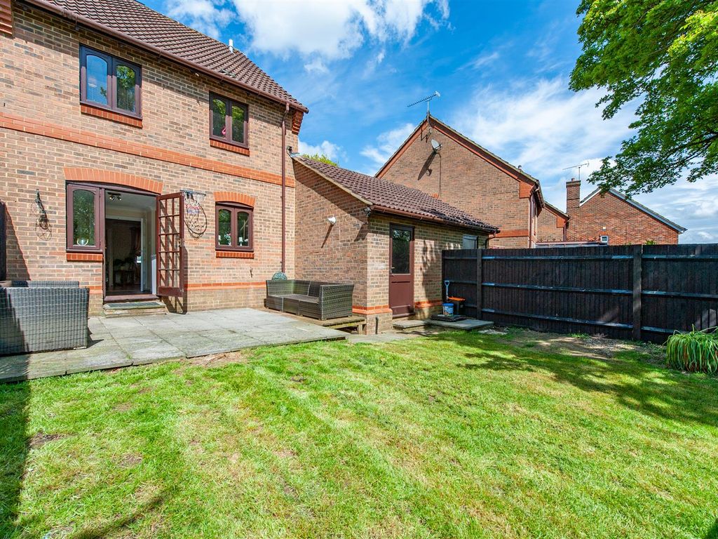 3 bed link detached house for sale in Longfields Drive, Bearsted