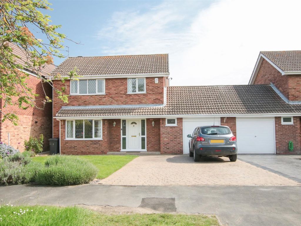 3 bed linkdetached house for sale in Belmont Close, Branton, Doncaster