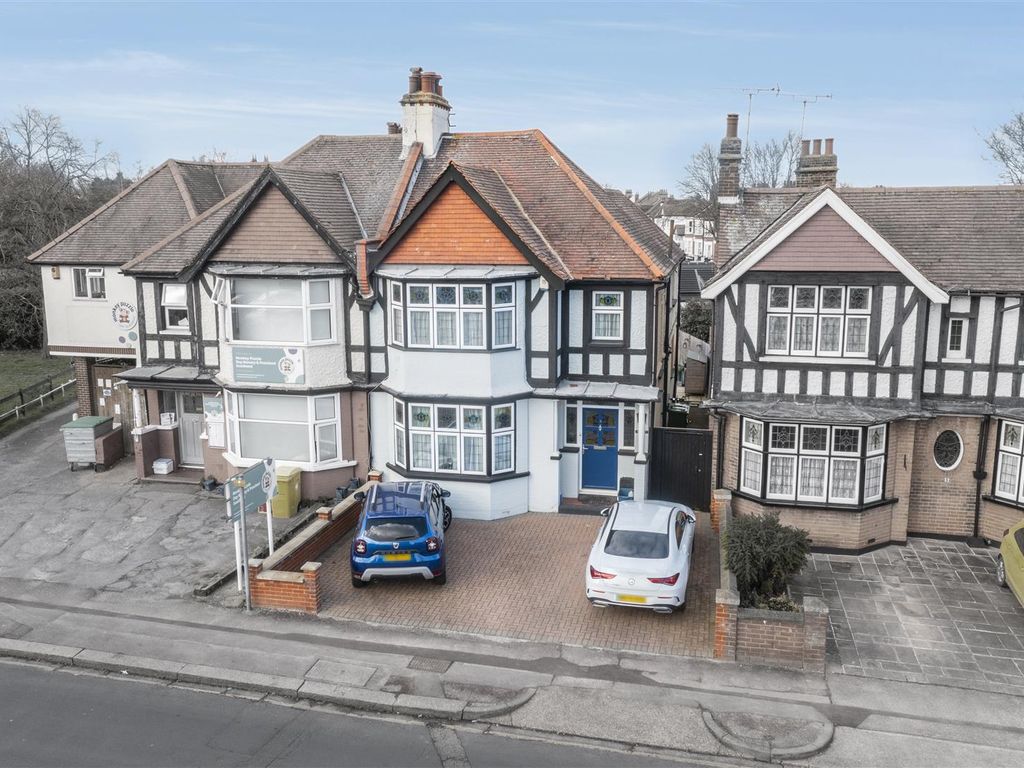4 bed semidetached house for sale in Carnarvon Road, SouthendOnSea