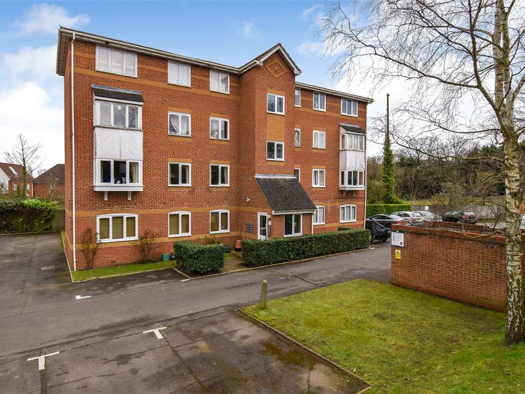 2 bed flat for sale in Hereford House, Ascot Court, Aldershot, Hampshire GU11, £175,000 Zoopla