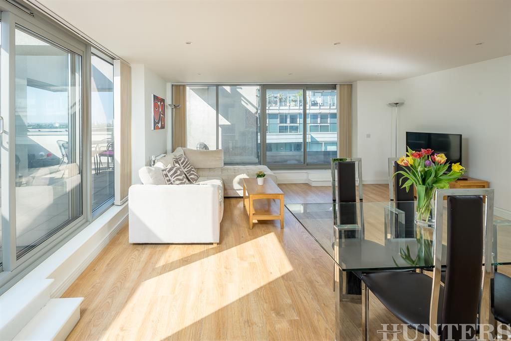 2 bed flat to rent in Crane Heights, Waterside Way, London N17, £2,300