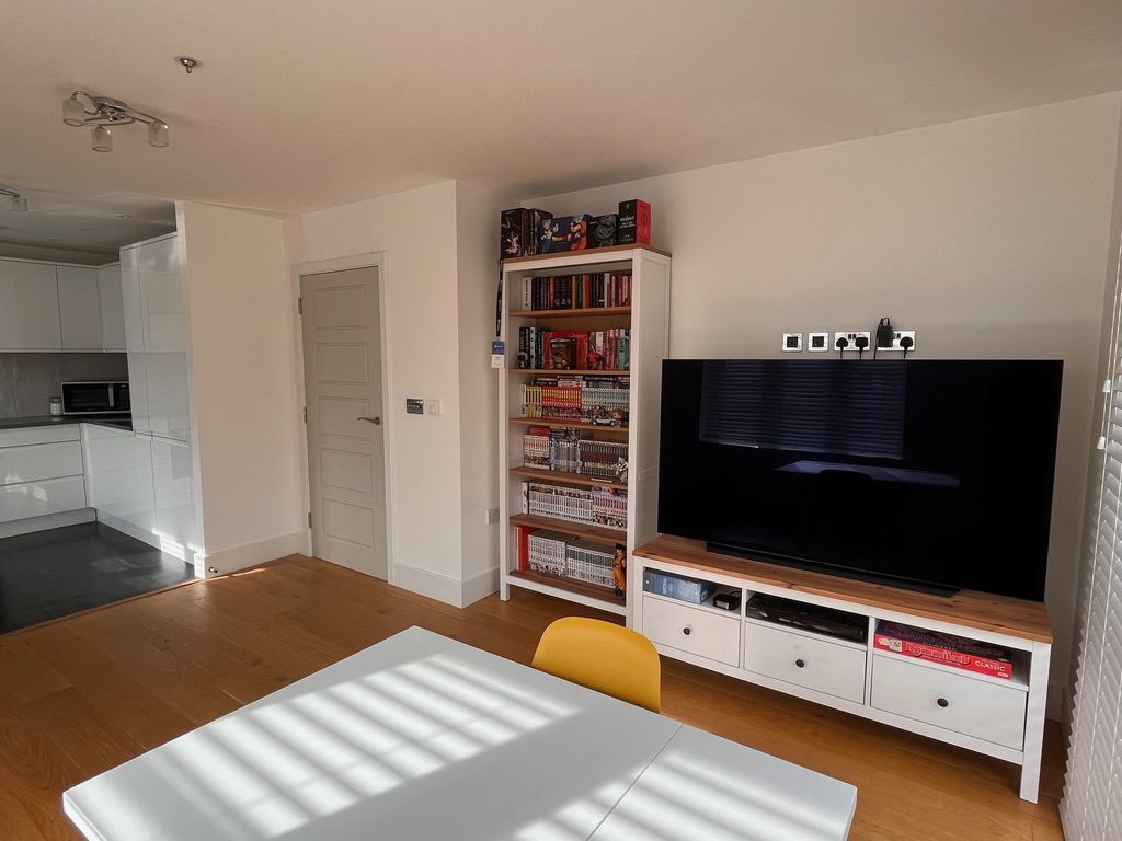 1 bed flat to rent in Fife Road, Kingston Upon Thames KT1, £1,600 pcm