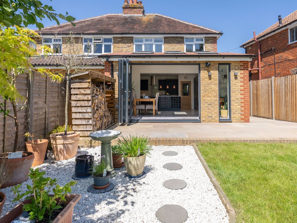 3 bed semidetached house for sale in Oakdene Close, Brockham