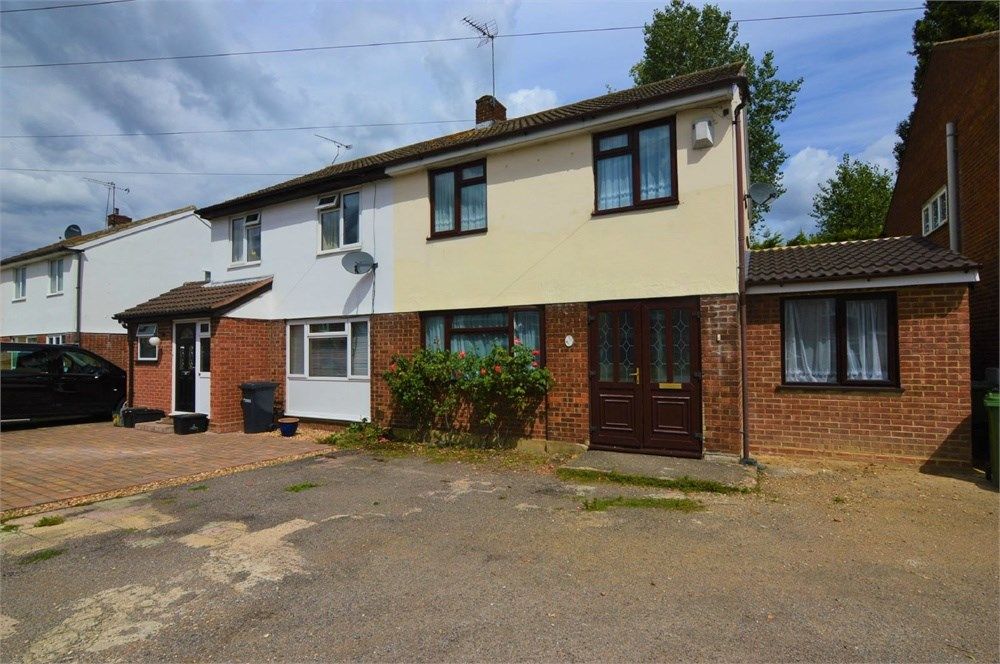 4 bed semidetached house to rent in Shalcross Drive, Cheshunt EN8 Zoopla