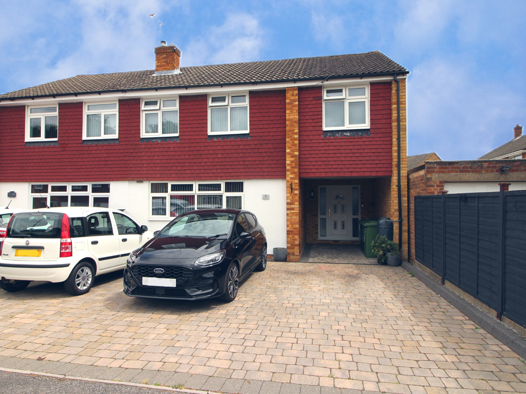 4 bed semidetached house for sale in Dukes Close, Ashford TW15, £
