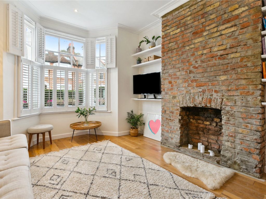 2 bed flat for sale in Hydethorpe Road, London SW12, £650,000 Zoopla
