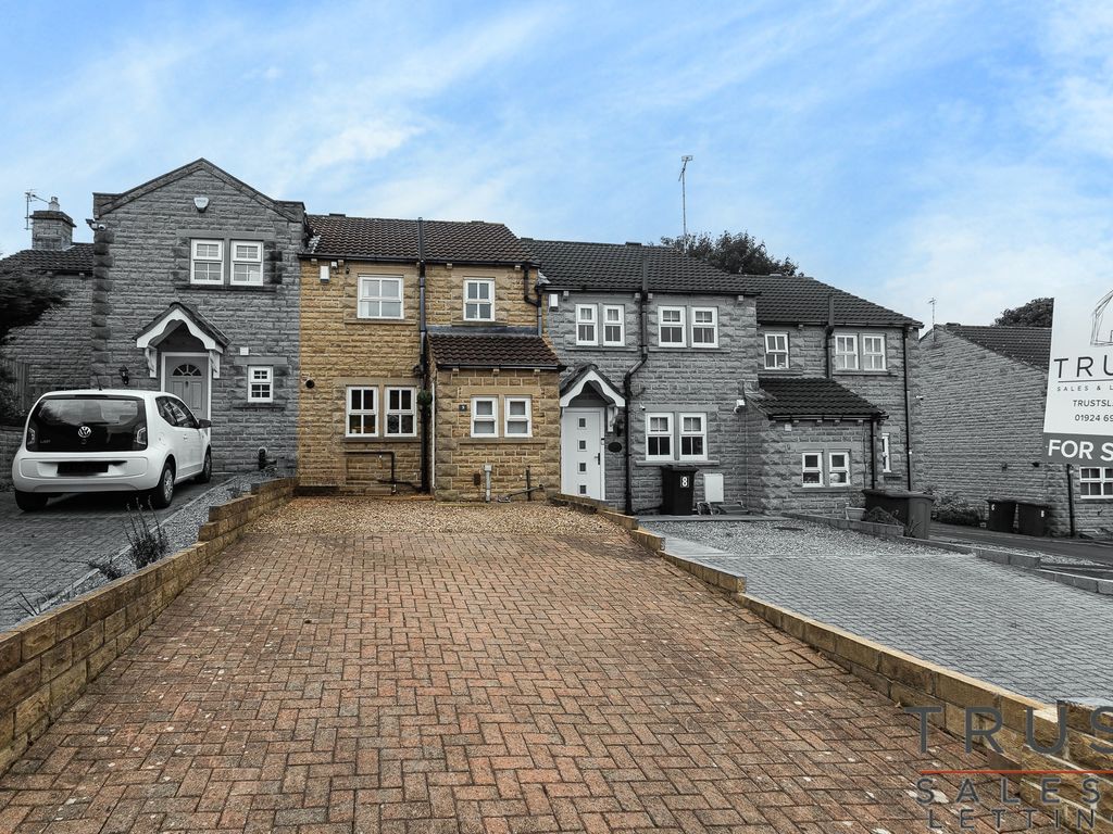 3 bed terraced house for sale in Badgers Walk, Heckmondwike WF16, £165,000 Zoopla