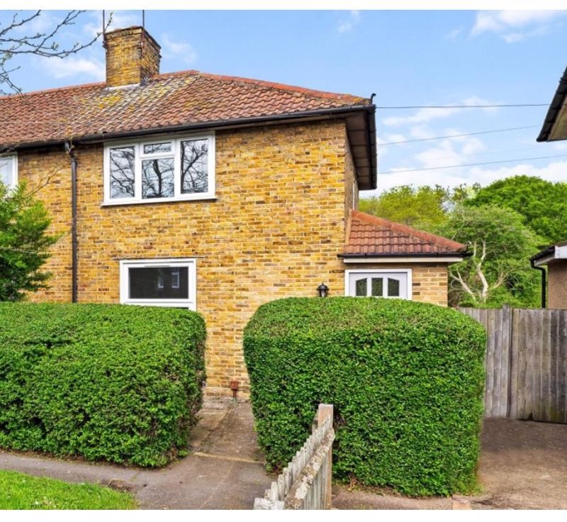 2 bed end terrace house for sale in Shaftesbury Road, Carshalton SM5, £