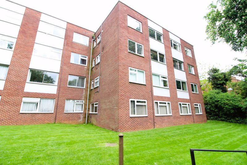 2 bed flat for sale in The Shires, Old Bedford Road, Luton LU2 Zoopla