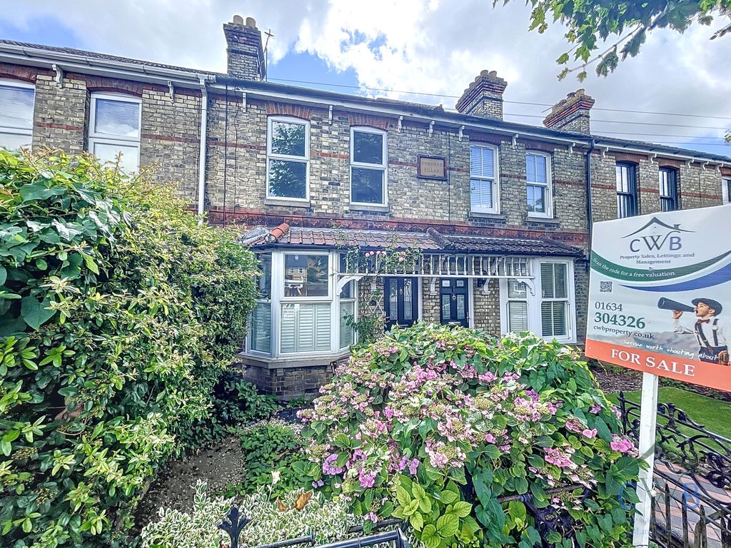 2 bed terraced house for sale in Queens Avenue, Snodland ME6 Zoopla