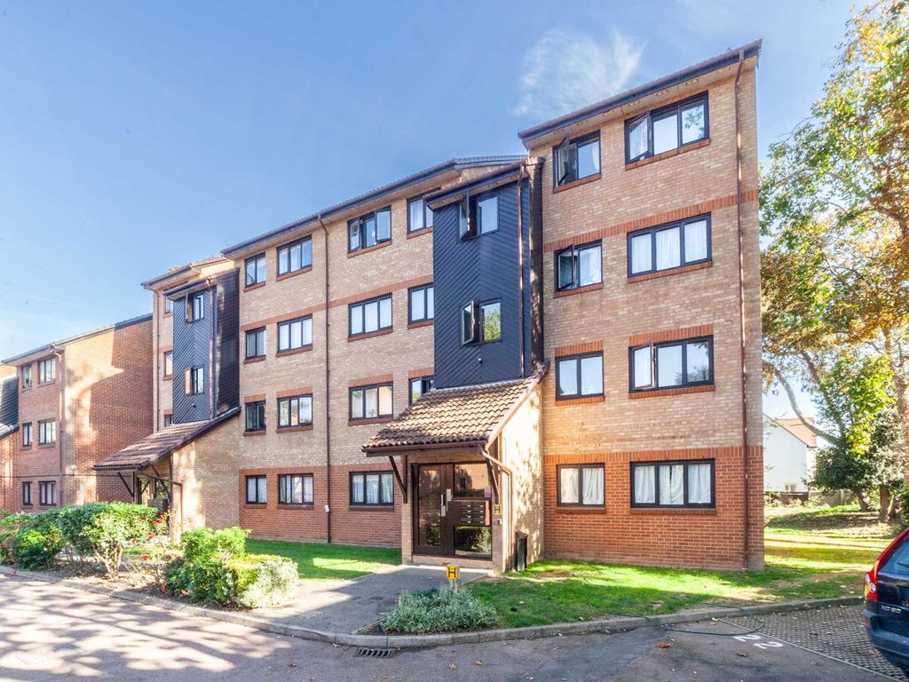 2 bed flat for sale in St Christophers Gardens, Thornton Heath CR7, £