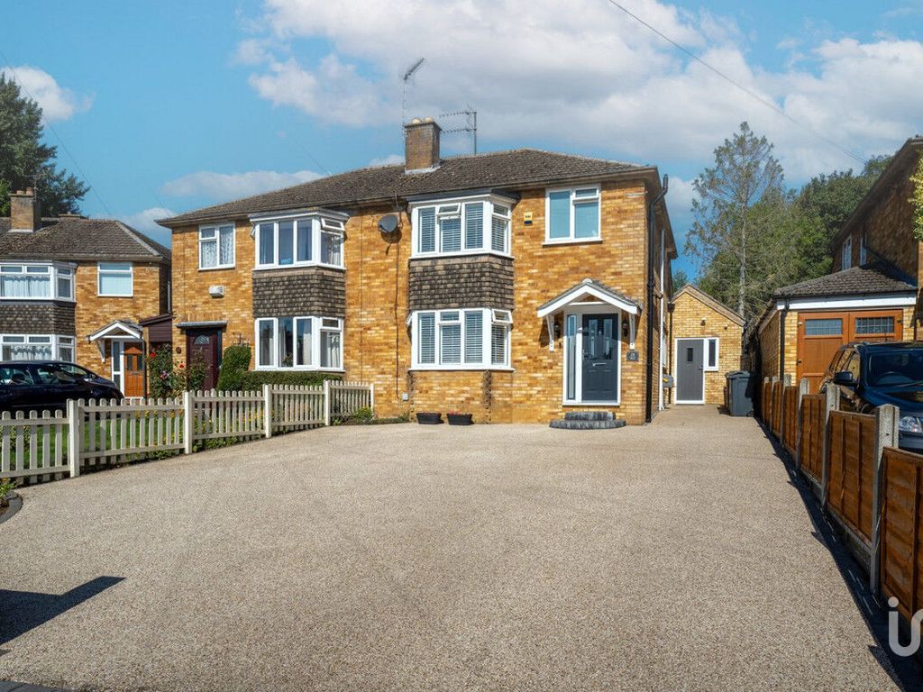 4 bed semidetached house for sale in Dovehouse Close, Ely CB7, £