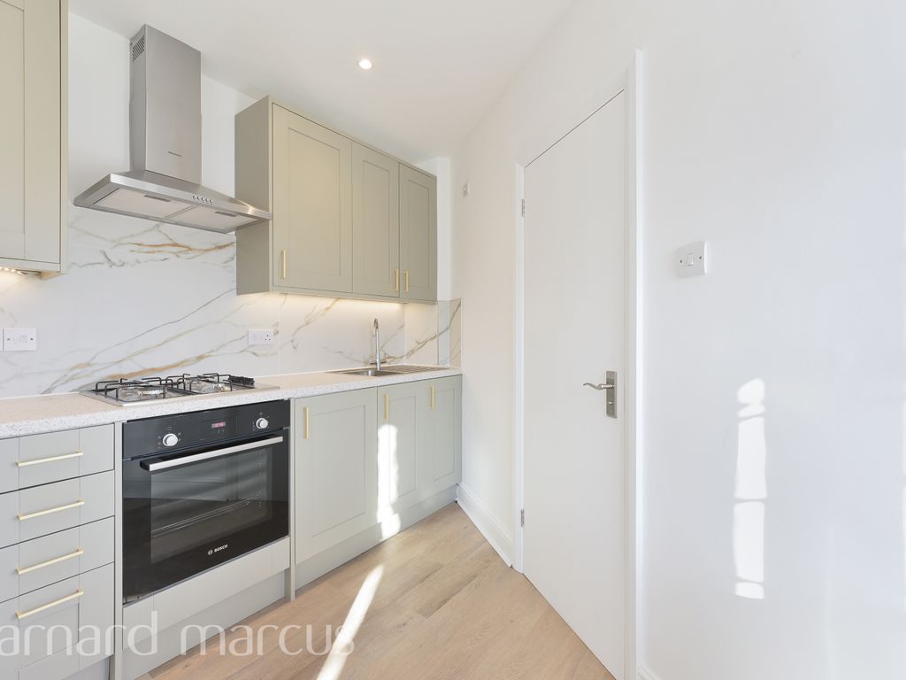 3 bed flat to rent in Ewell Road, Cheam, Sutton SM3, £1,750 pcm Zoopla