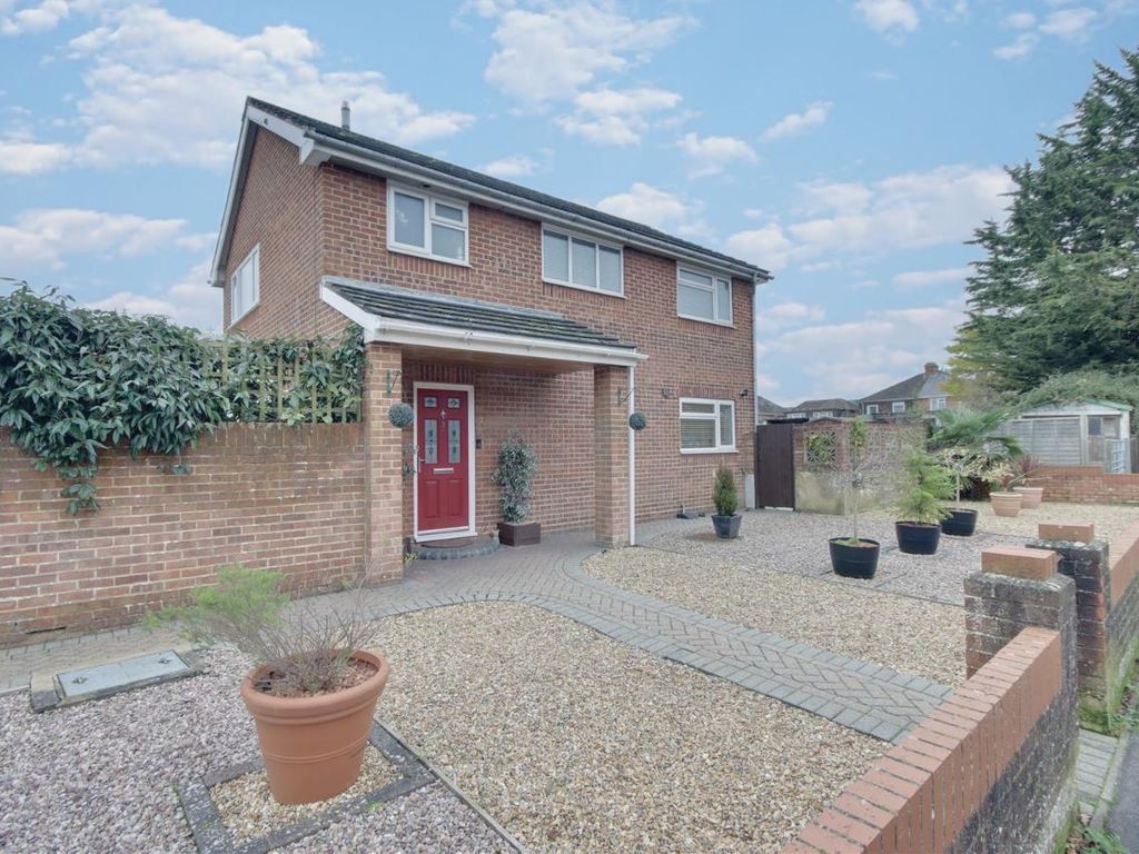 3 bed detached house for sale in Avenue Road, Fareham PO14, £475,000