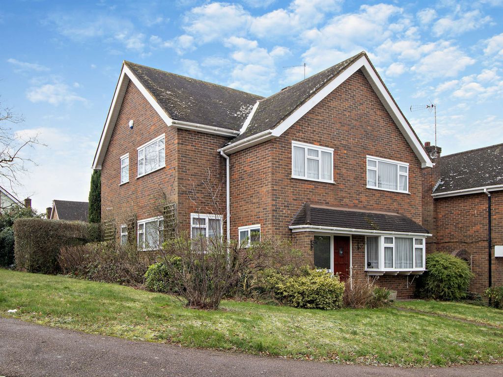 4 bed detached house for sale in Wakehams Hill, Pinner Village HA5, £