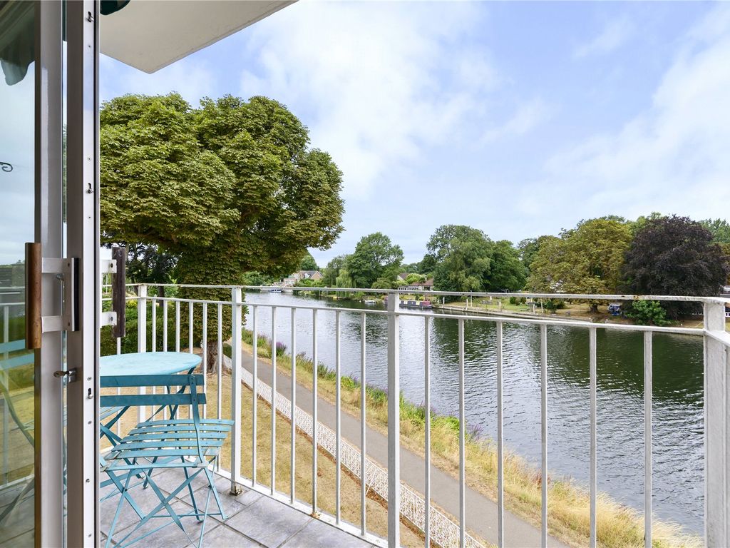 2 bed flat for sale in Riverside Road, Staines, Surrey TW18 Zoopla