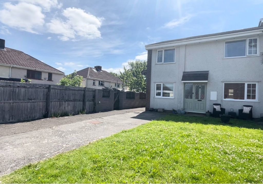 4 bed end terrace house for sale in Pen Y Dre, Gowerton, Swansea, West