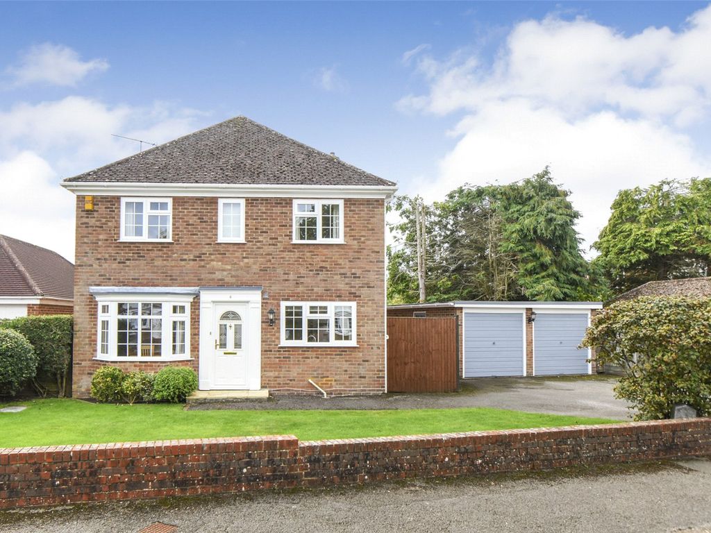 4 bed detached house for sale in Longbridge Close, SherfieldOnLoddon