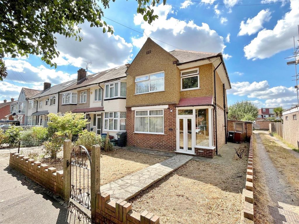 3 bed property for sale in Hall Road, Isleworth TW7 Zoopla