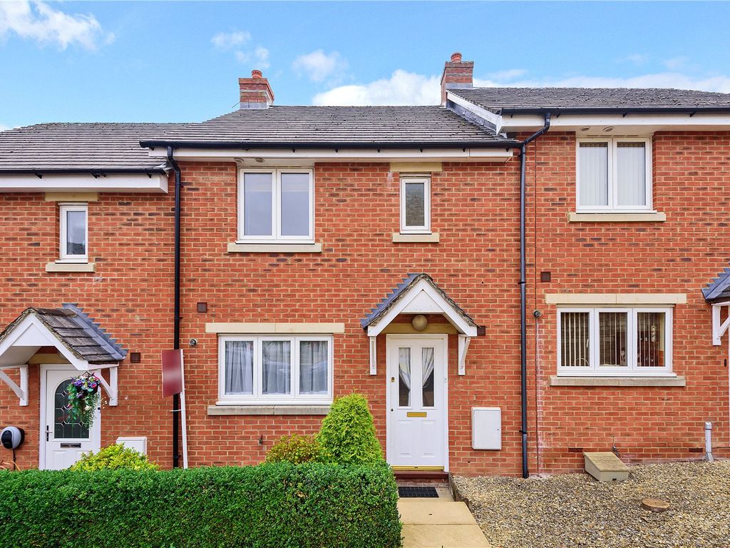 3 bed terraced house for sale in Walnut Close, Witney, Oxfordshire OX28