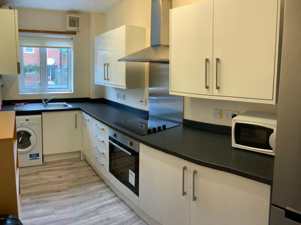 4 bed terraced house to rent in Egerton Road, Fallowfield, Manchester