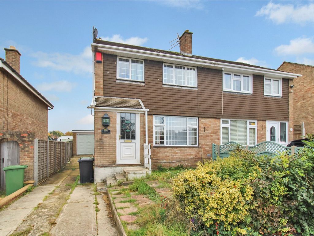 3 bed semidetached house for sale in Farman Close, Eldene, Swindon