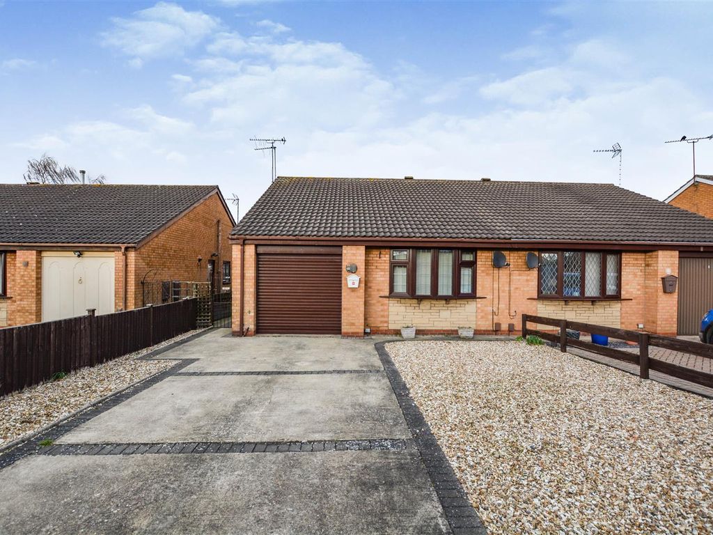 2 bed semidetached bungalow for sale in Alveston Road, Scunthorpe DN17