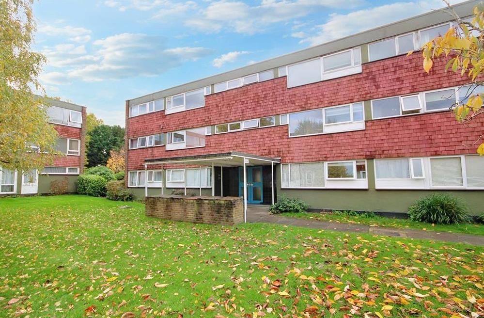 2 bed flat for sale in Eaton Court, Boxgrove Avenue, Guildford GU1 Zoopla
