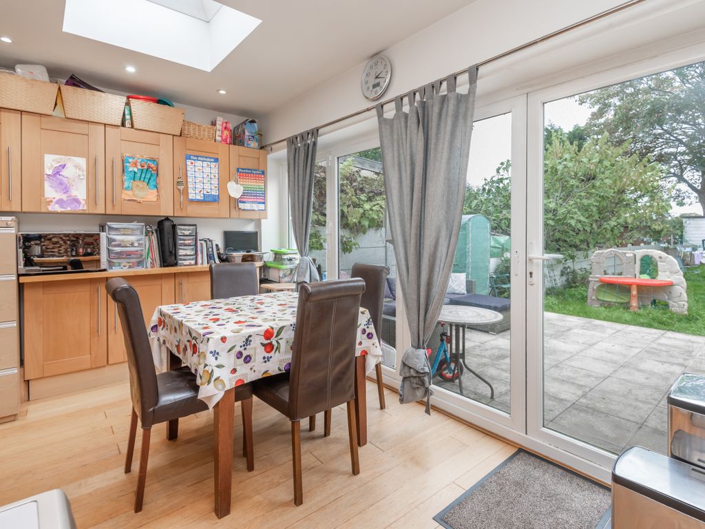 3 bed terraced house to rent in Rushden Gardens, Clayhall, Ilford IG5