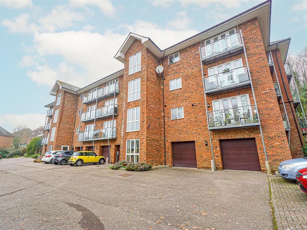 2 bed flat for sale in Beachy Head View, St. LeonardsOnSea TN38 Zoopla