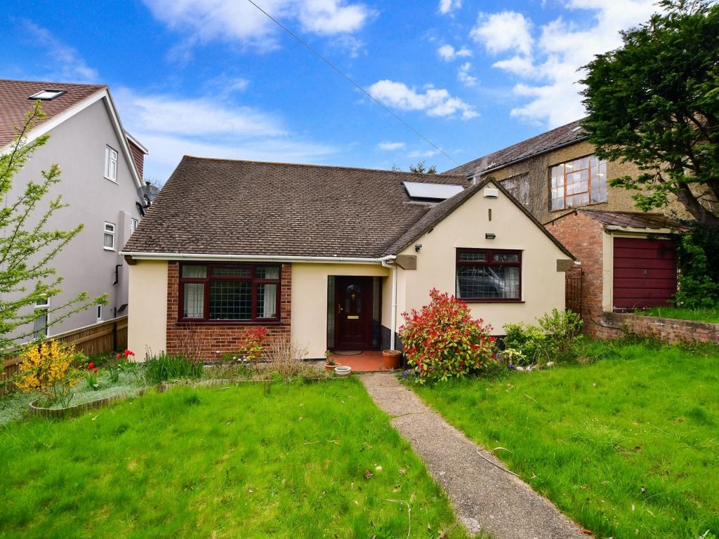 4 bed bungalow to rent in Eynsford Road, Farningham, Dartford DA4, £