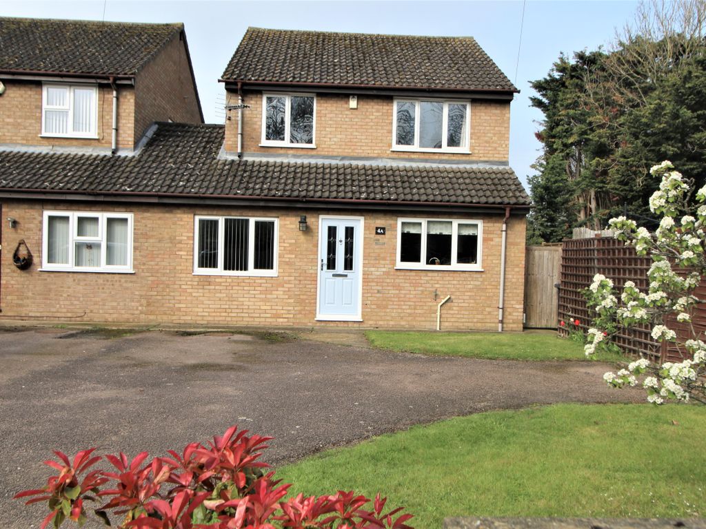 4 bed linkdetached house for sale in Hitchin Road, Upper Caldecote