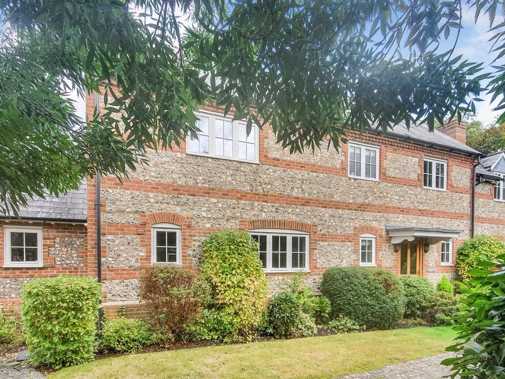 4 bed detached house to rent in Little Stream, Child Okeford, Blandford