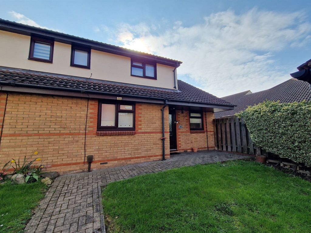 2 bed terraced house for sale in Brackendale Court, Pitsea, Basildon