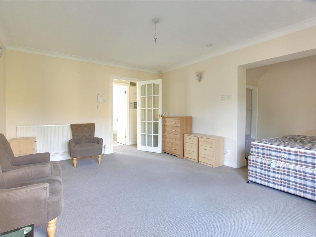 1 bed flat for sale in Willowdene, Mill Lane, Watton At Stone, Hertford