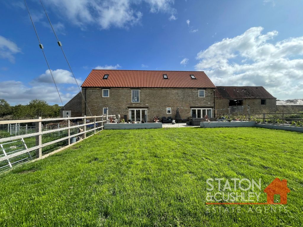 4 bed barn conversion for sale in Mansfield Road, Creswell S80, £