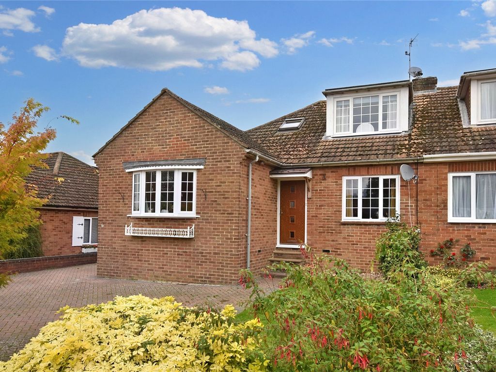 4 bed semidetached bungalow for sale in Ash Grove, Kingsclere, Newbury, Hampshire RG20, £