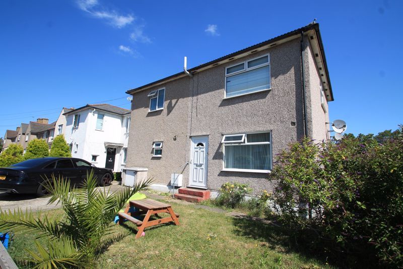 2 bed to rent in Leigh Place, Welling, Kent DA16, £1,450 pcm