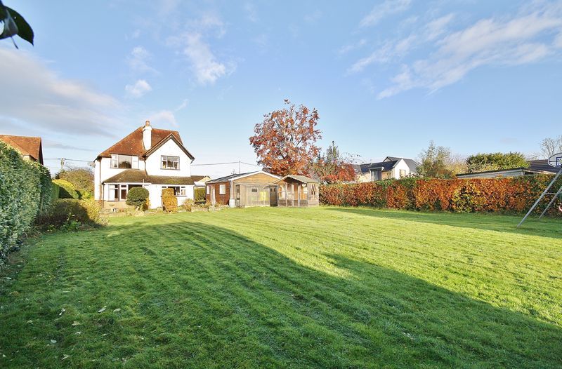 4 bed detached house for sale in New Yatt Road, Witney OX28, £850,000