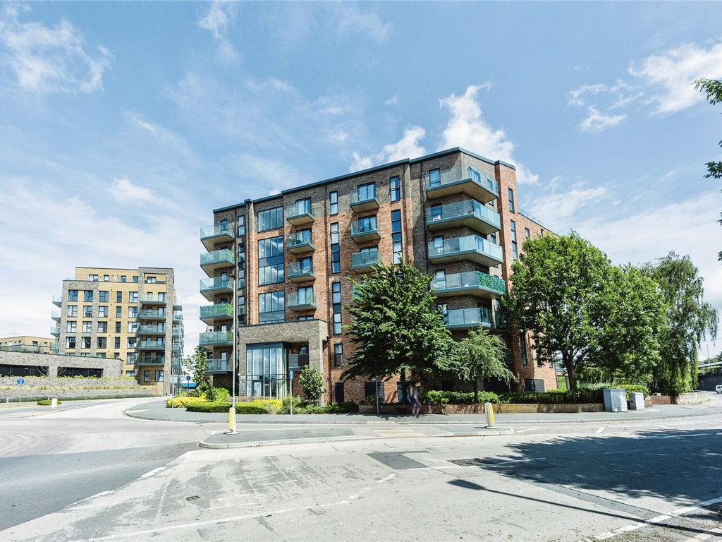 2 bed flat for sale in Mill Pond Road, Dartford, Kent DA1, £330,000