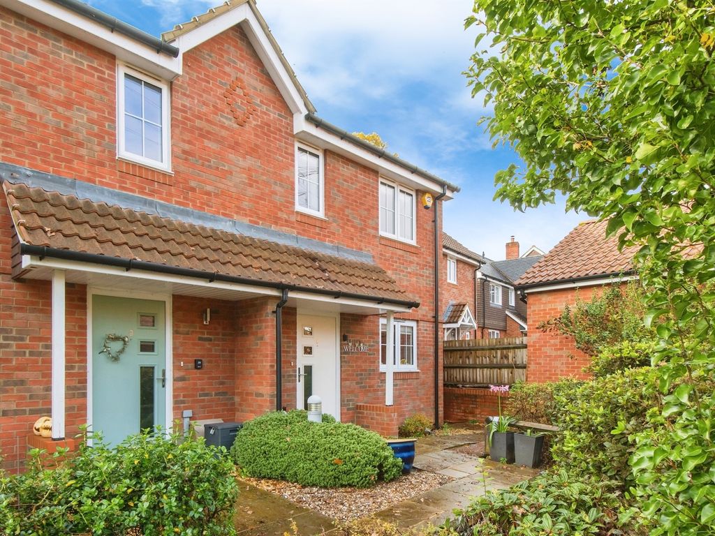 2 bed semidetached house for sale in Silverwood Rise, Romsey SO51, £