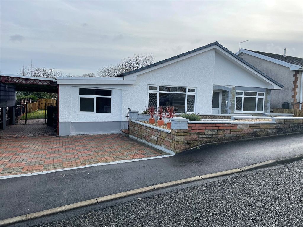 4 bed bungalow for sale in Bryn Tywi, Llangunnor, Carmarthen