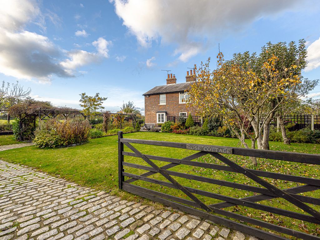 3 bed cottage for sale in Swan Lane, Stock CM4, £950,000 Zoopla
