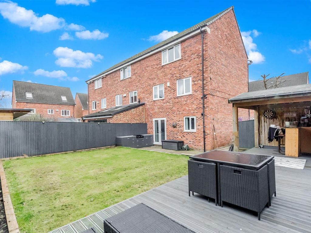 4 bed town house for sale in Ironstone Gardens, Farnley, Leeds LS12, £340,000 Zoopla